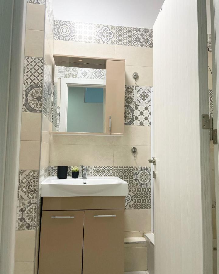 White Apartment Bucharest Exterior photo